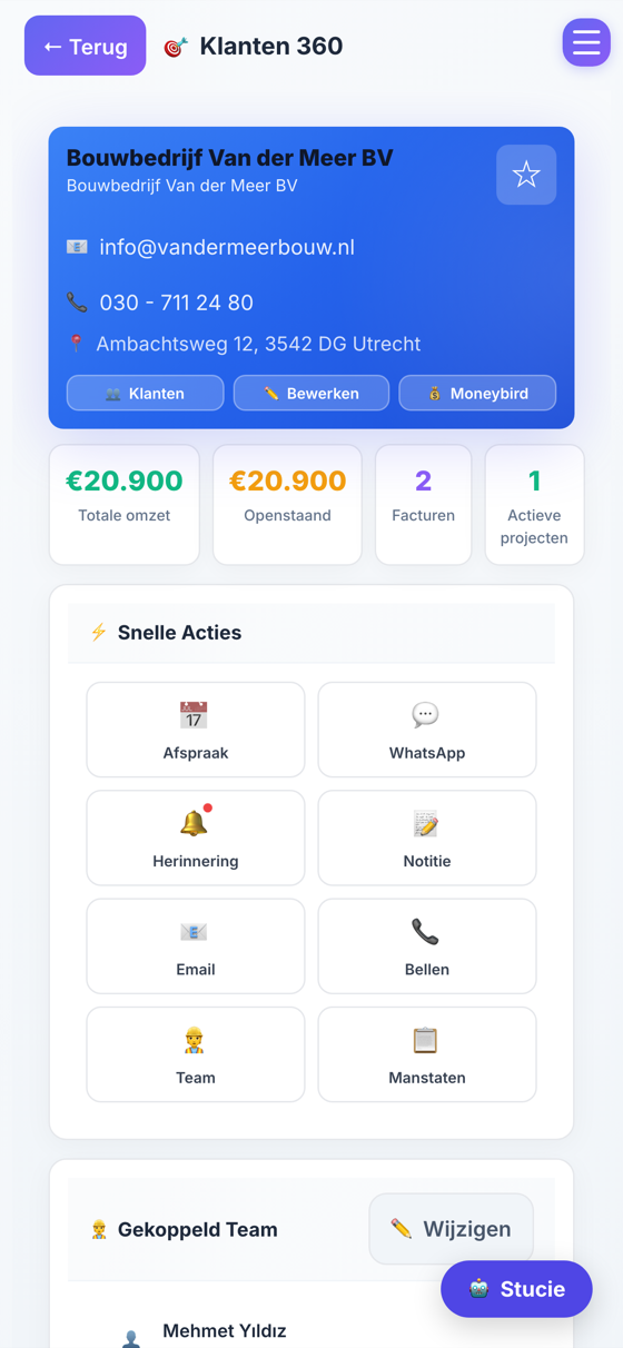 Klanten Hub van StucAdmin op iPhone — omzet, projecten en snelle acties per klant